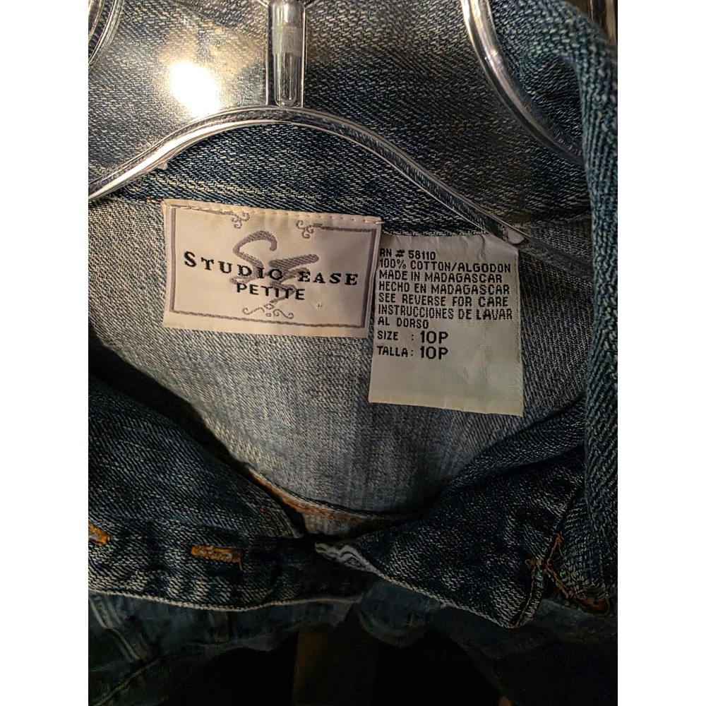 624 Studio Ease Petite Blue Denim Trucker Jacket Medium Wash Cotton Size 10P - Picture 2 of 3